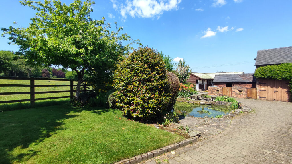 Cross Gate, Hilderstone, ST15