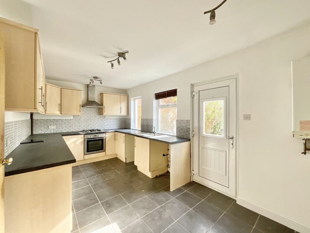 Queens Square, Stone, ST15
