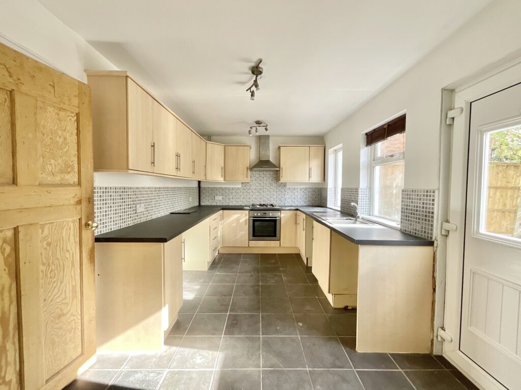 Queens Square, Stone, ST15