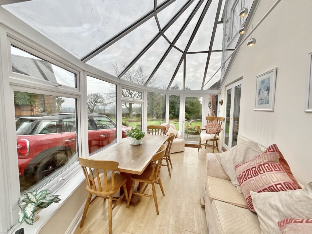 Cross Gate, Hilderstone, ST15