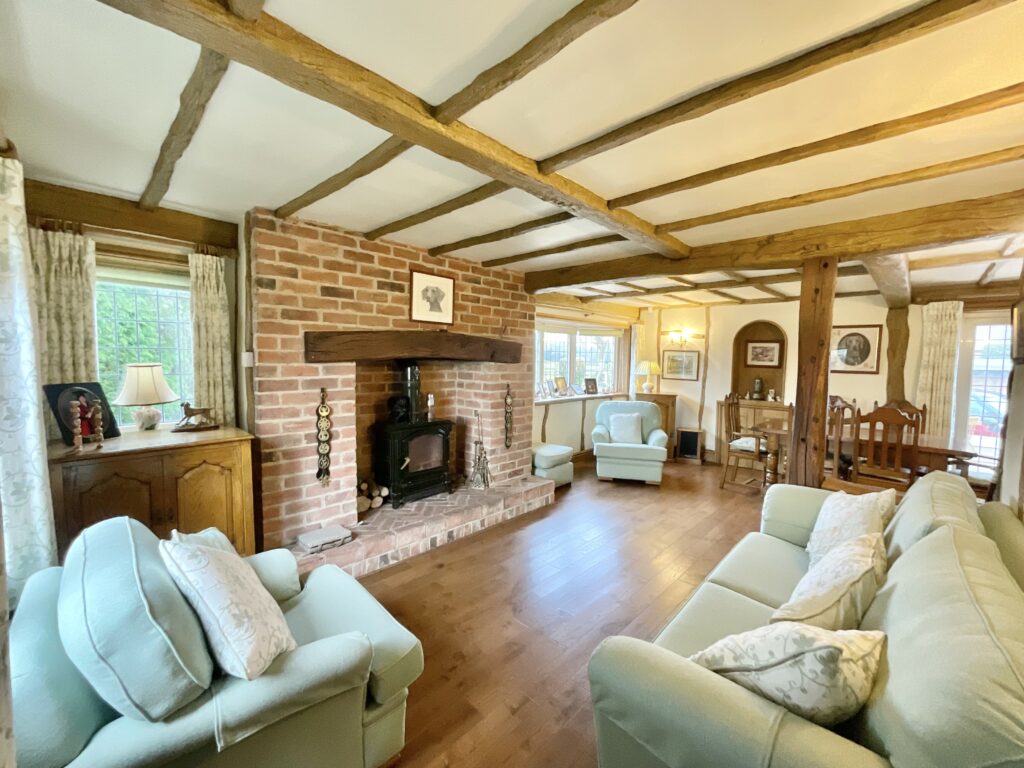 Cross Gate, Hilderstone, ST15