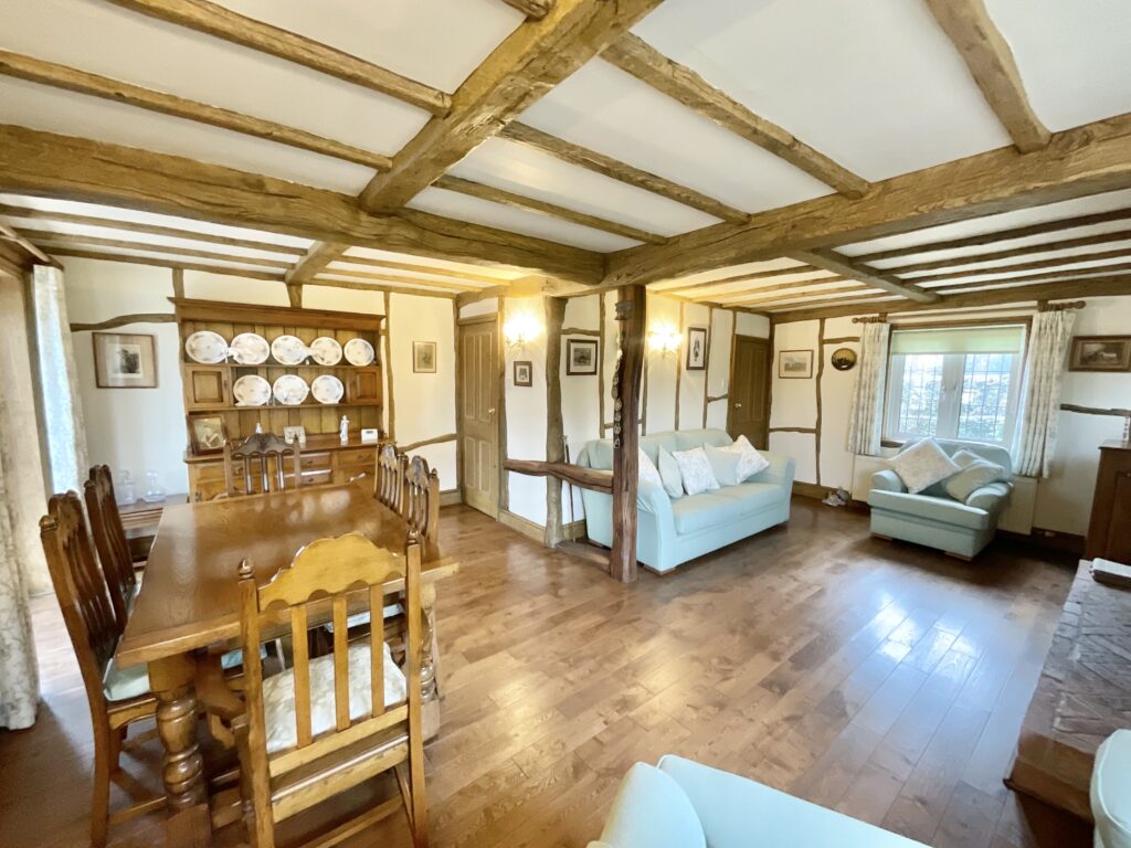 Cross Gate, Hilderstone, ST15
