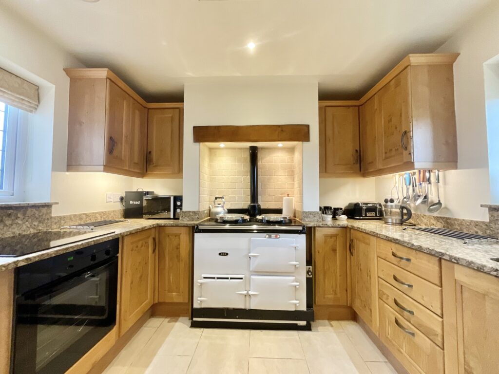 Cross Gate, Hilderstone, ST15