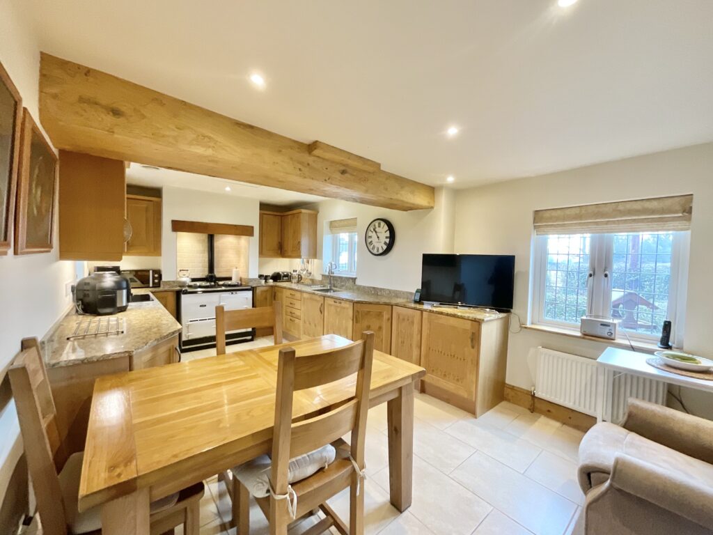 Cross Gate, Hilderstone, ST15