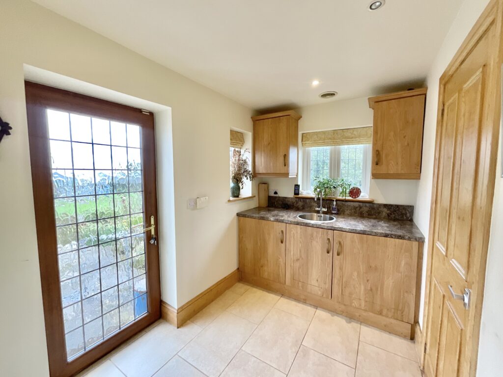 Cross Gate, Hilderstone, ST15