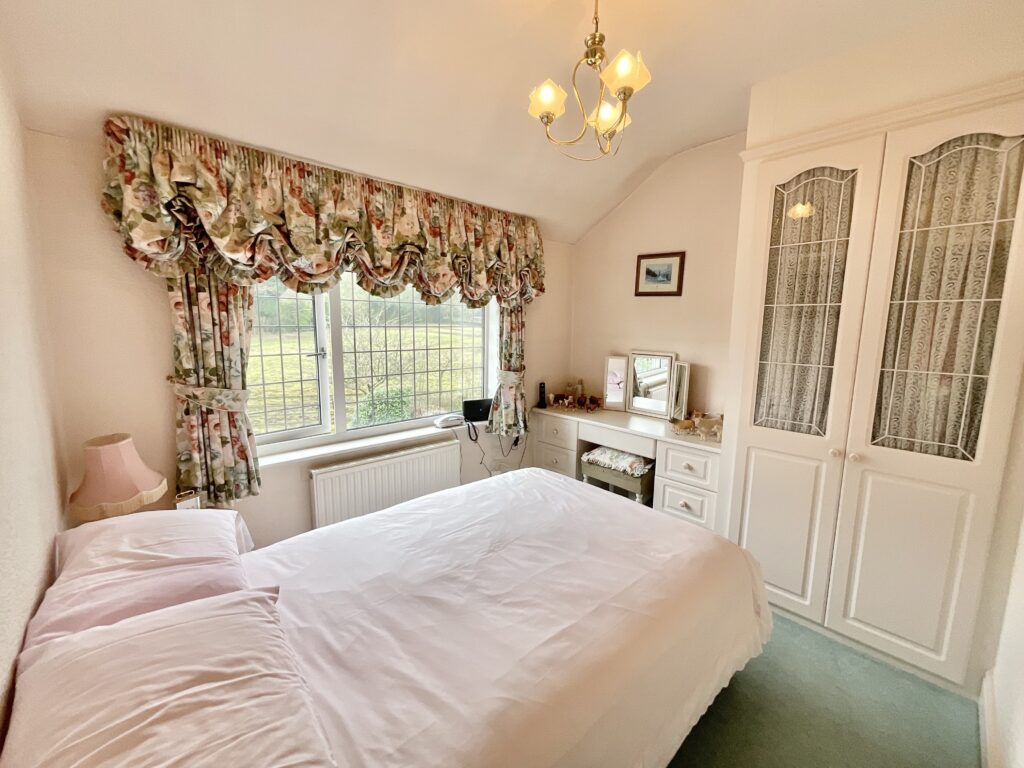 Cross Gate, Hilderstone, ST15