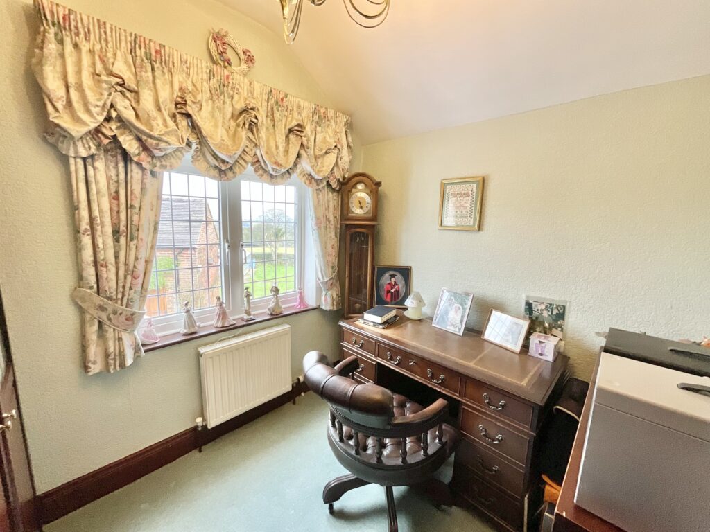 Cross Gate, Hilderstone, ST15