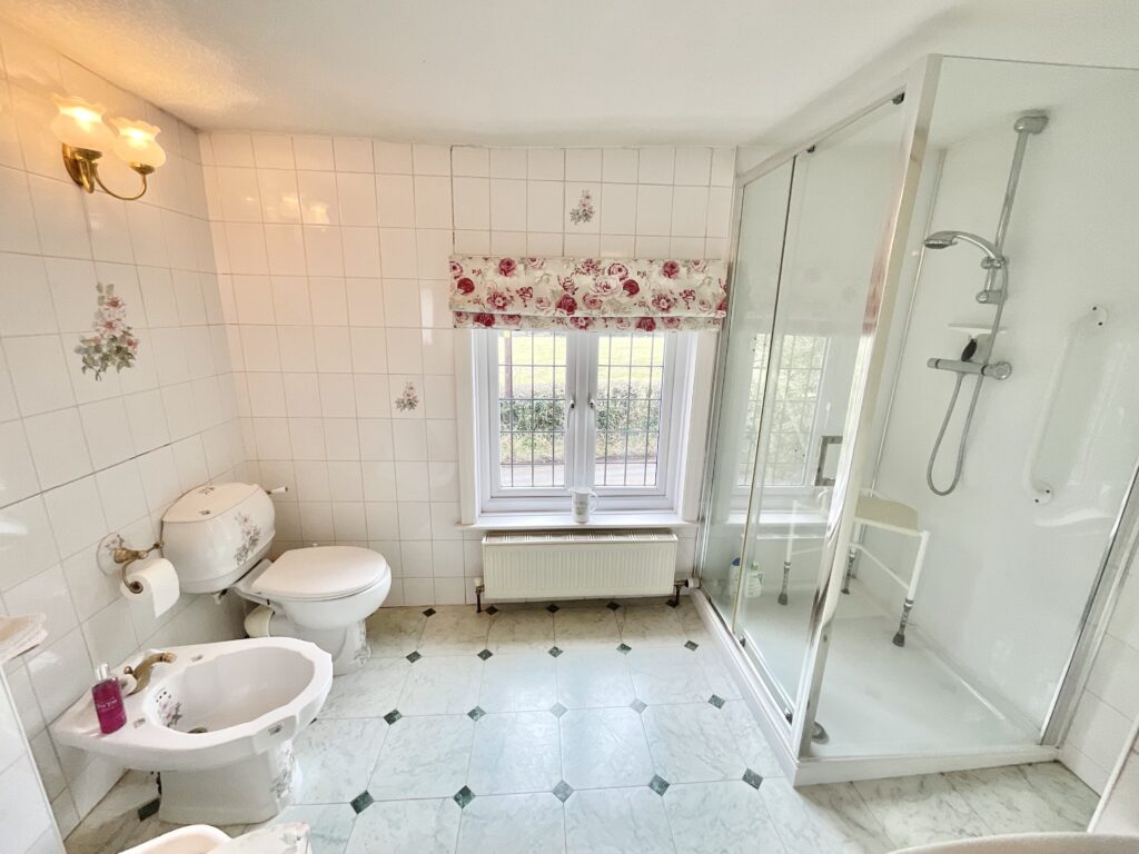 Cross Gate, Hilderstone, ST15