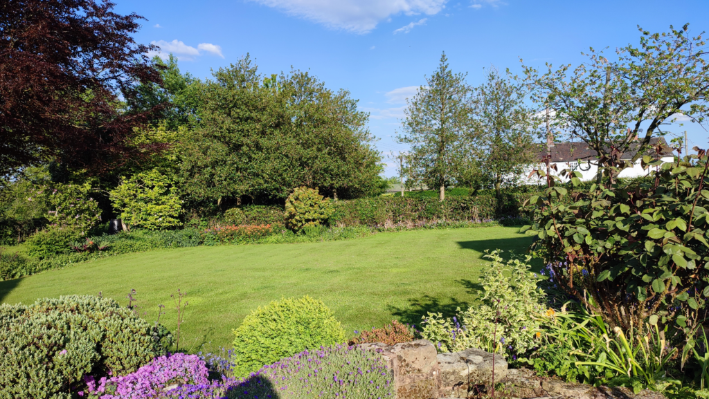 Cross Gate, Hilderstone, ST15