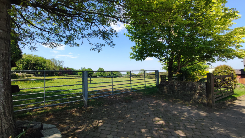 Cross Gate, Hilderstone, ST15