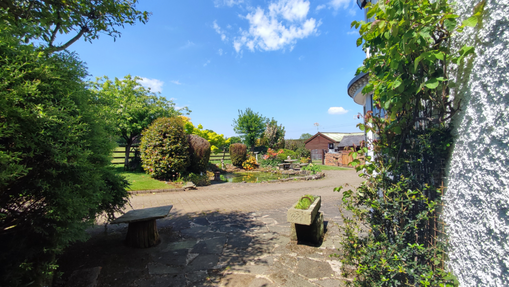 Cross Gate, Hilderstone, ST15