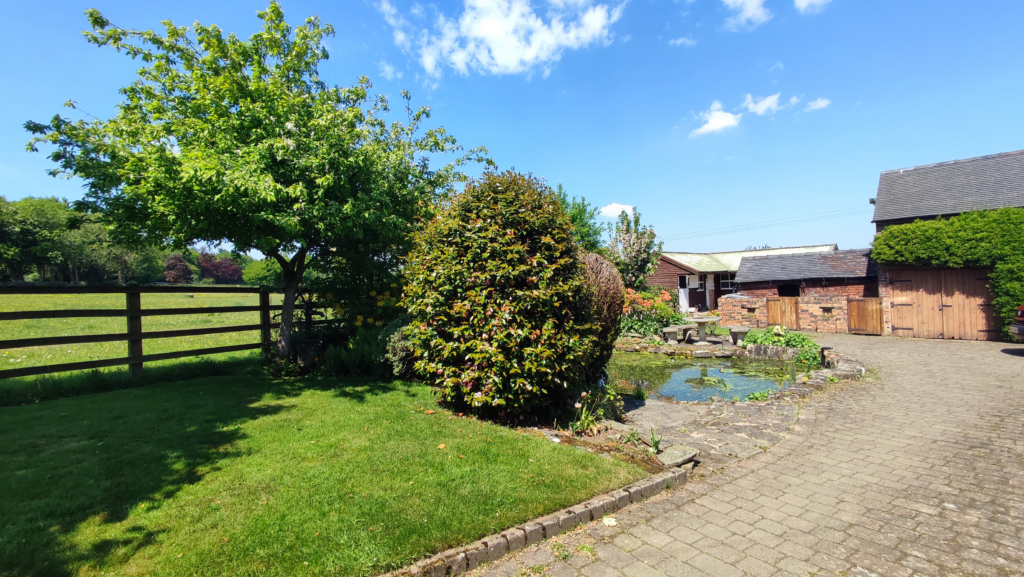 Cross Gate, Hilderstone, ST15