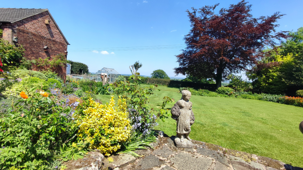 Cross Gate, Hilderstone, ST15