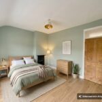 Queens Square, Stone, ST15