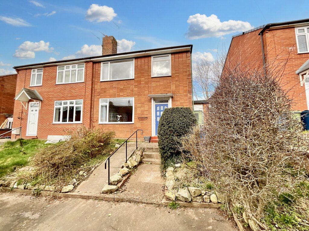 Kent Grove, Stone, ST15