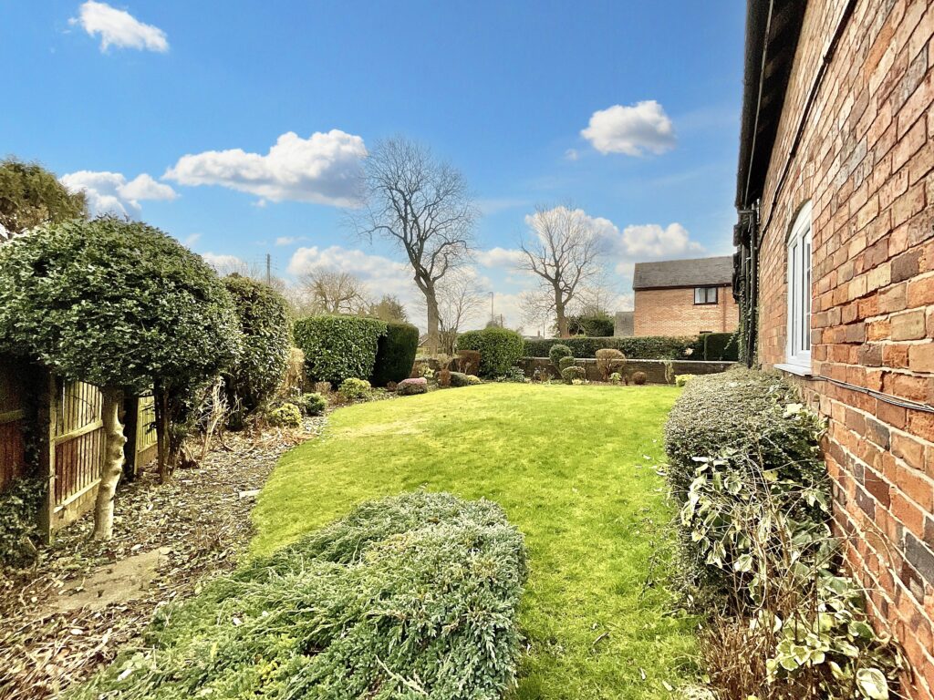 Yarnfield, Stone, ST15