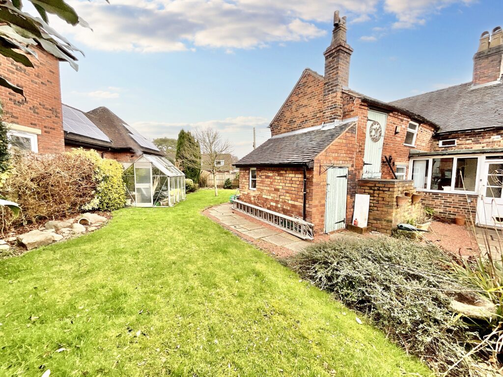 Yarnfield, Stone, ST15