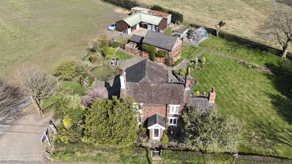 Cross Gate, Hilderstone, ST15