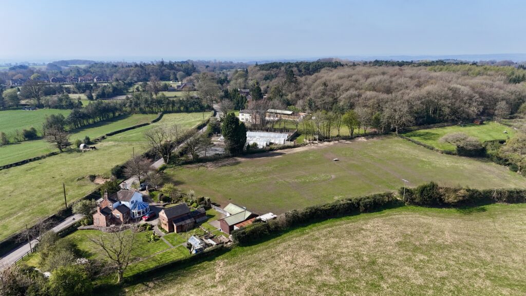 Cross Gate, Hilderstone, ST15