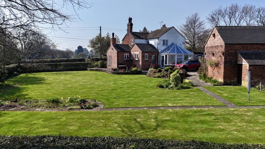 Cross Gate, Hilderstone, ST15