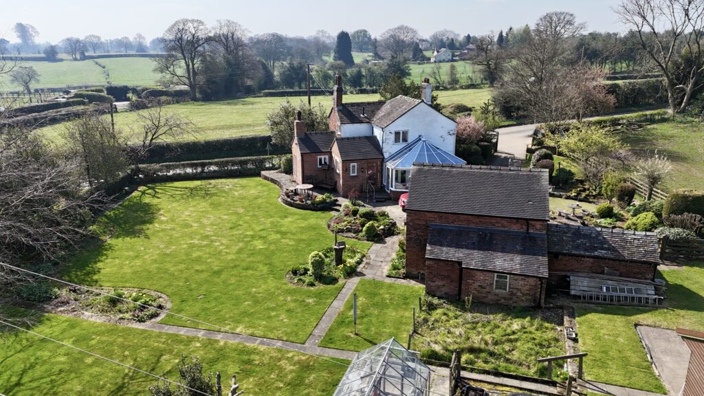 Cross Gate, Hilderstone, ST15