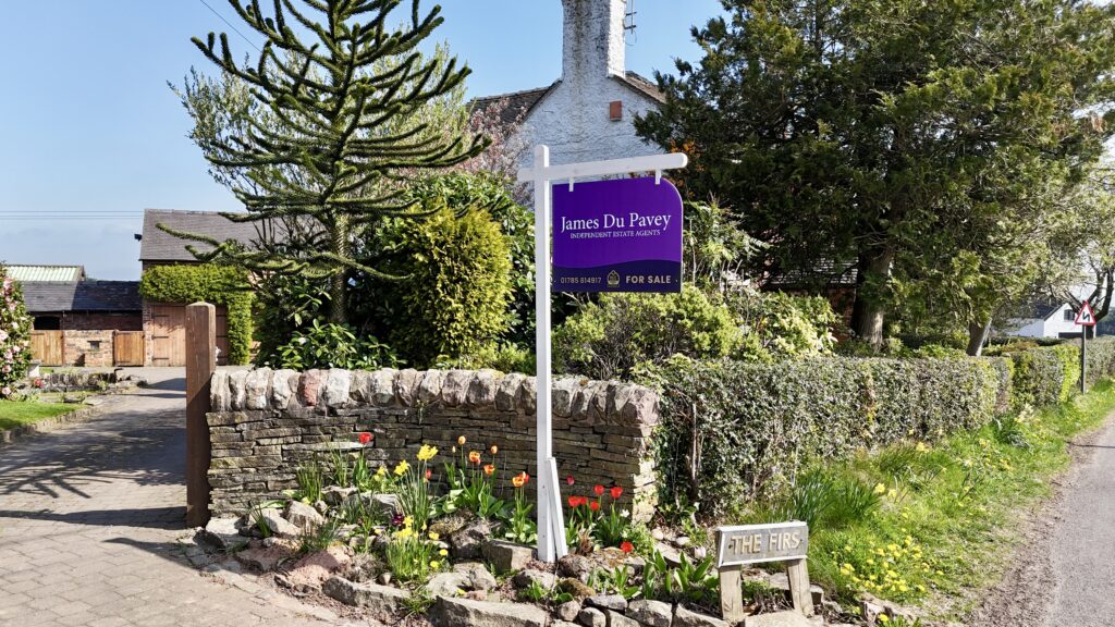 Cross Gate, Hilderstone, ST15