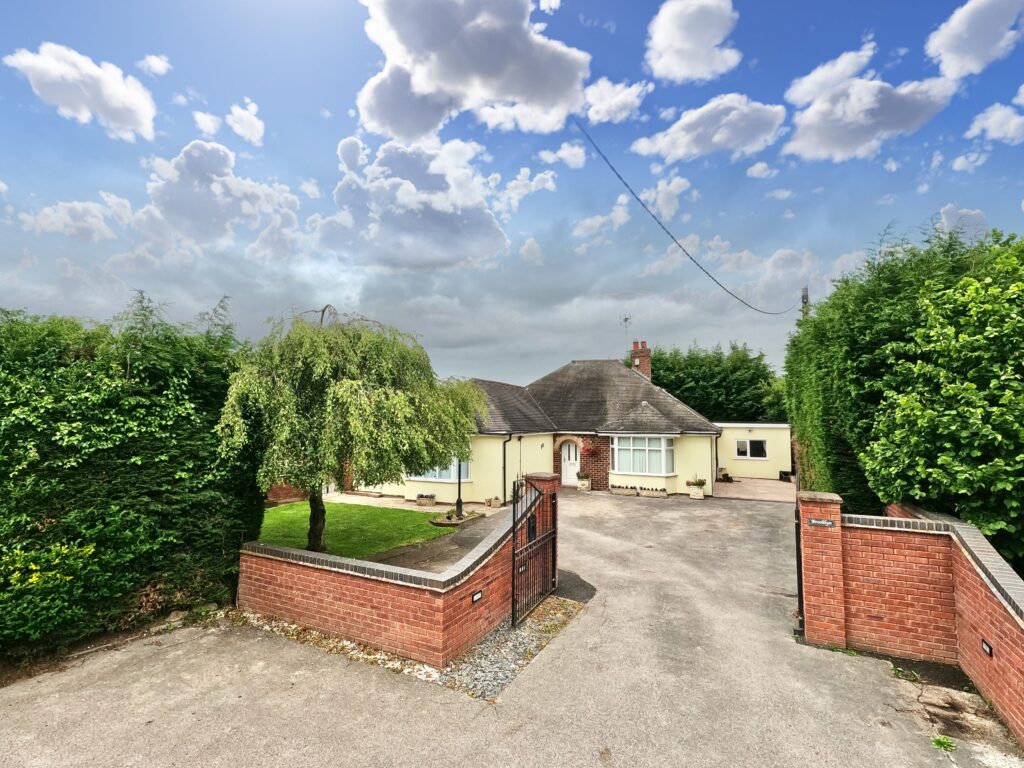 Woodhouse Lane, Haughton, ST18