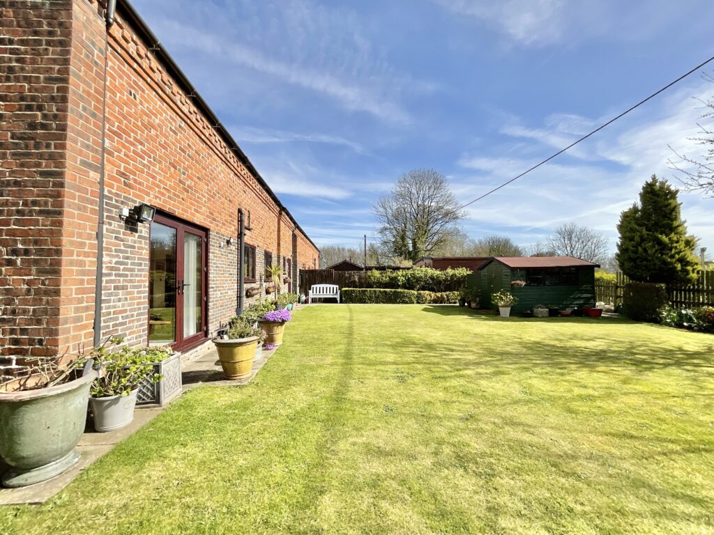 Top Lane, Beech, ST4