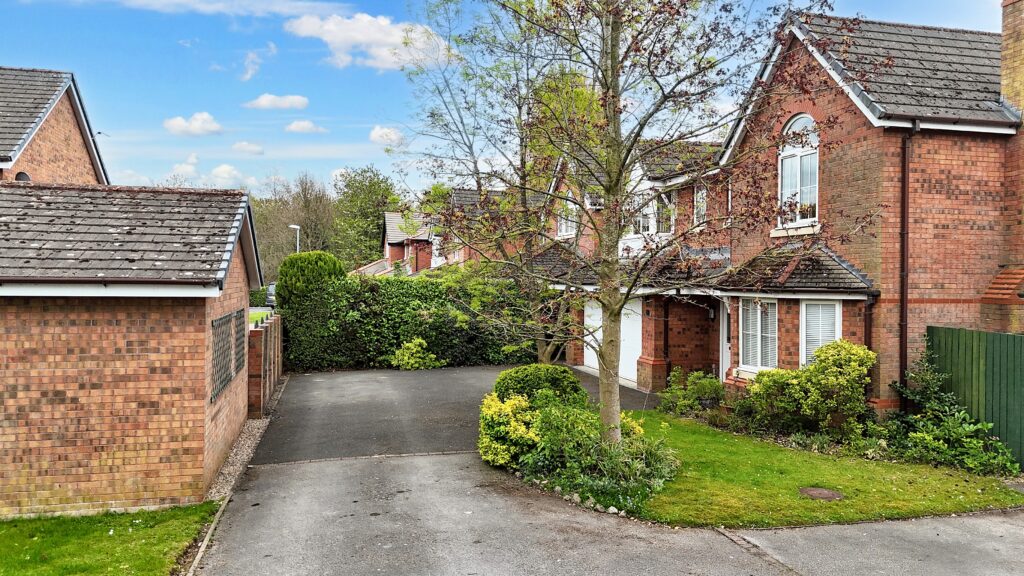 Cobbs Lane, Hough, CW2
