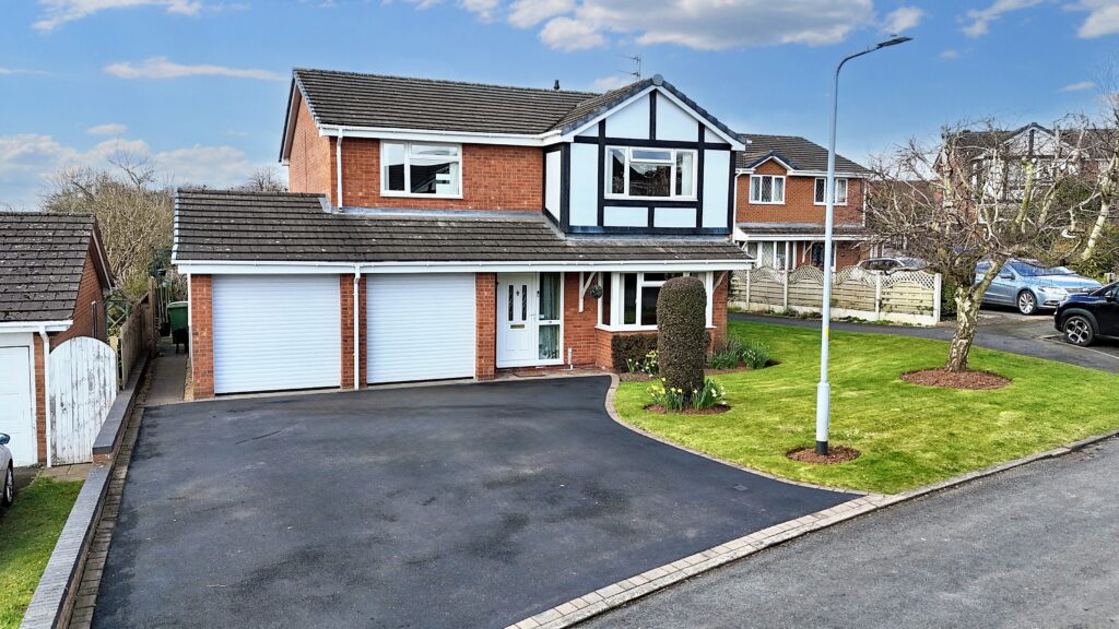 Cranmore Grove, Stone, ST15