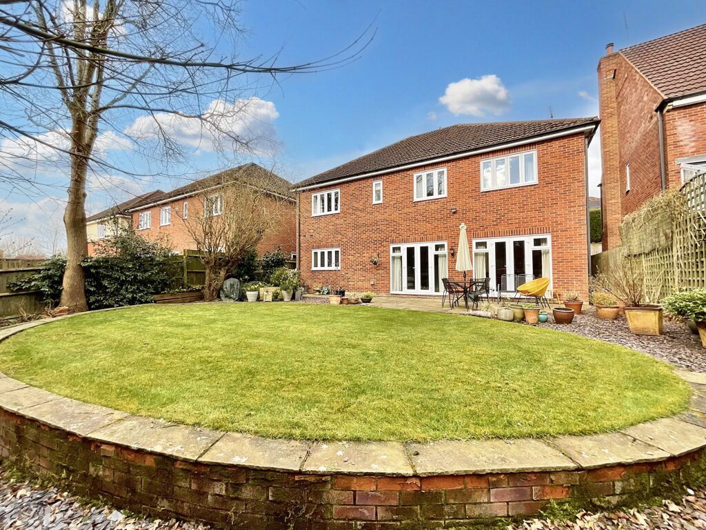 Harding Grove, Stone, ST15