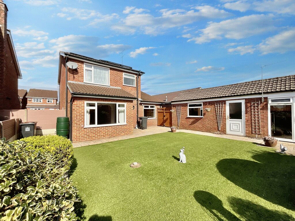 Ravenswood Close, Newcastle, ST5