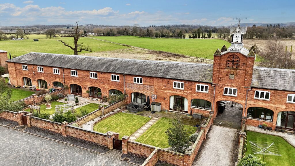 Tixall Court, Tixall, ST18