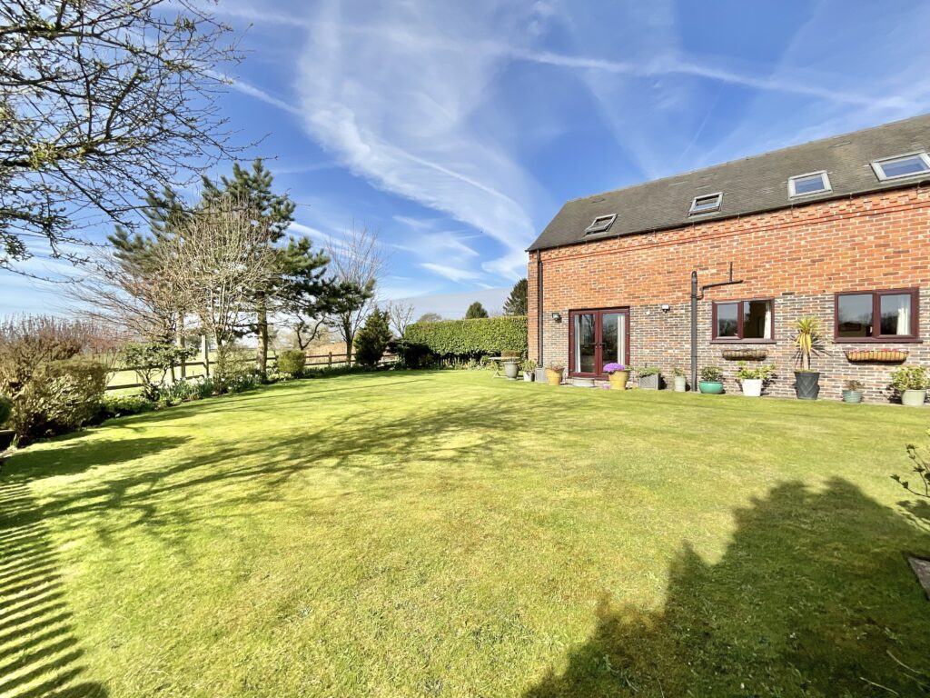 Top Lane, Beech, ST4