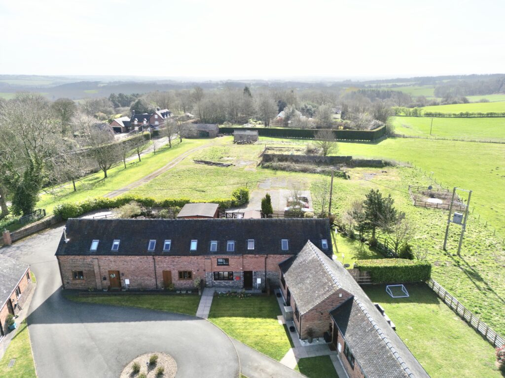 Top Lane, Beech, ST4