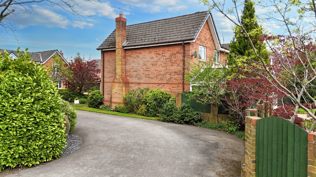 Cobbs Lane, Hough, CW2