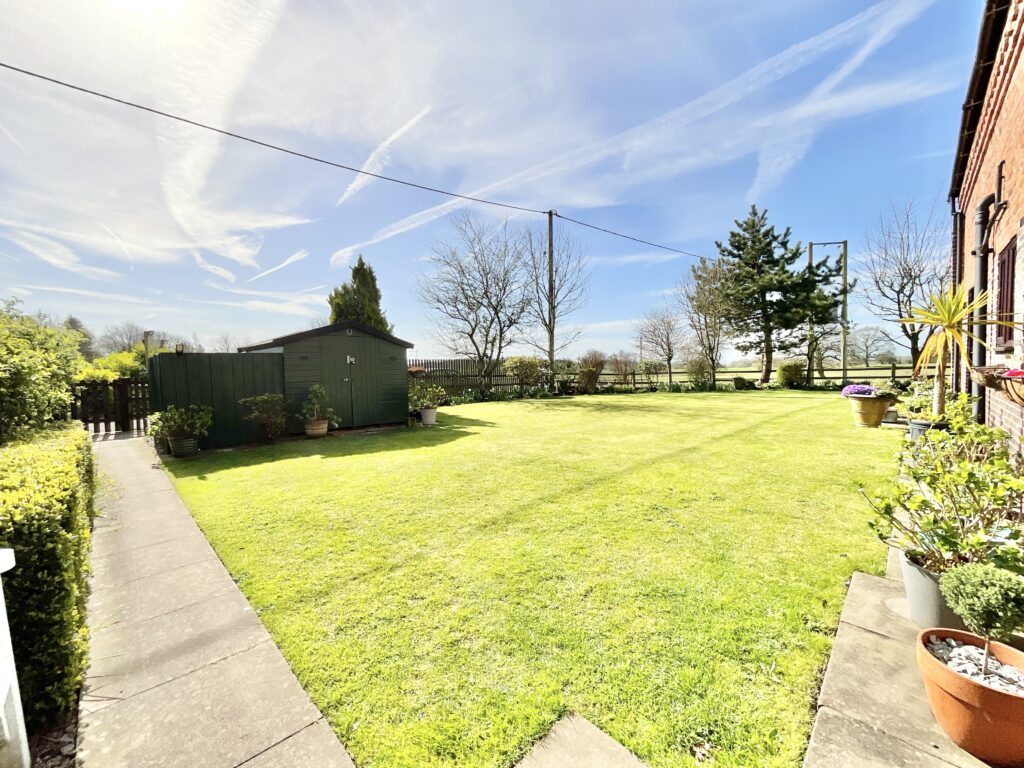 Top Lane, Beech, ST4