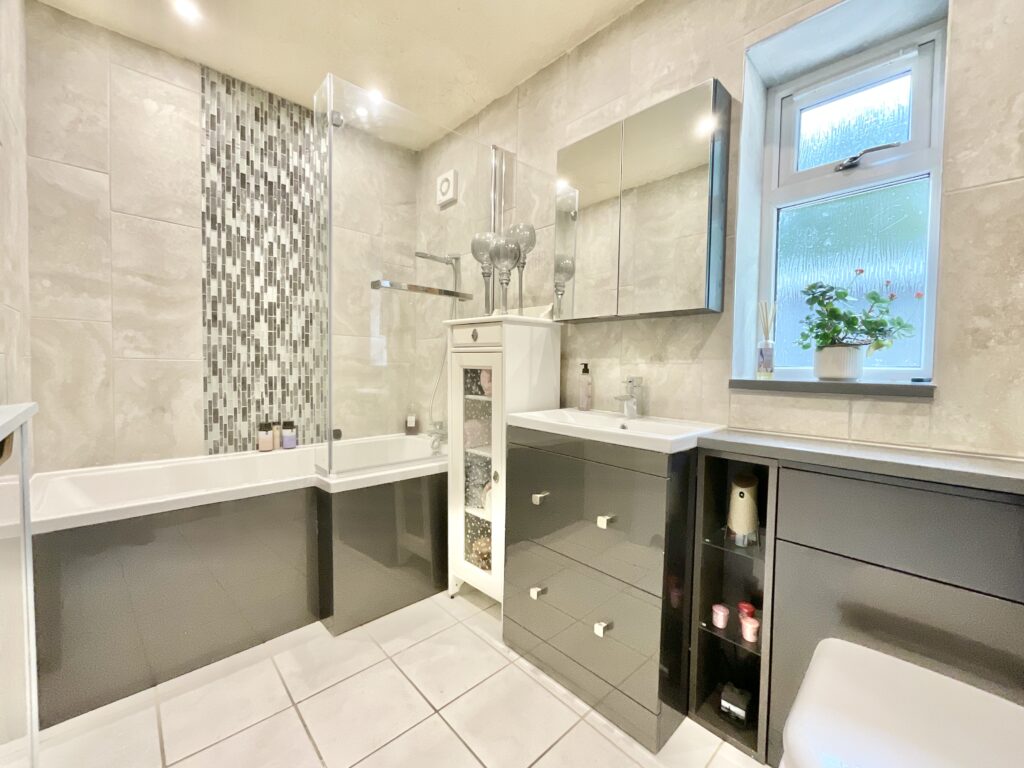 Woodhouse Lane, Haughton, ST18