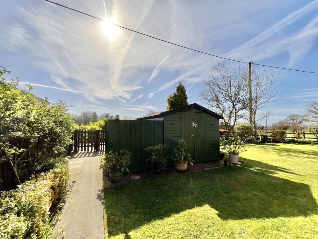 Top Lane, Beech, ST4