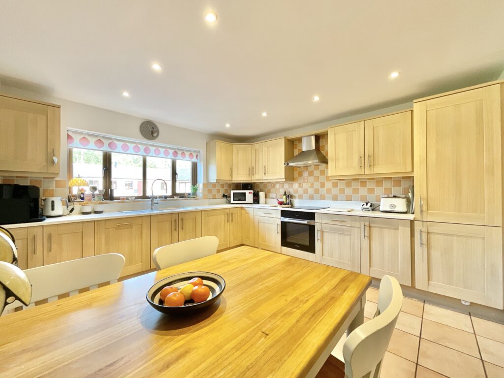Top Lane, Beech, ST4
