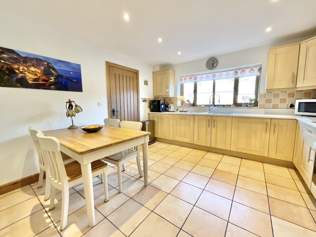 Top Lane, Beech, ST4