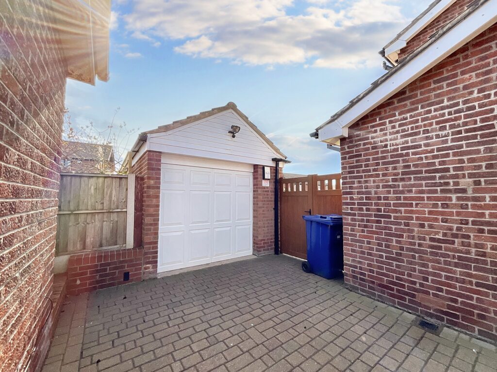 Ravenswood Close, Newcastle, ST5