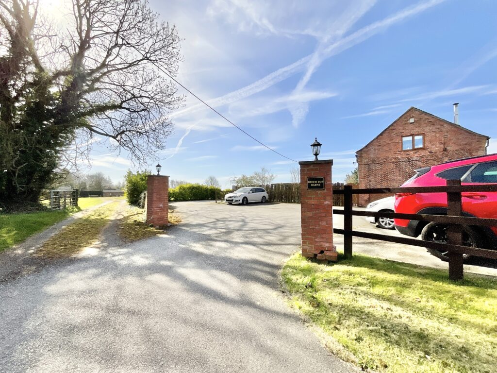 Top Lane, Beech, ST4