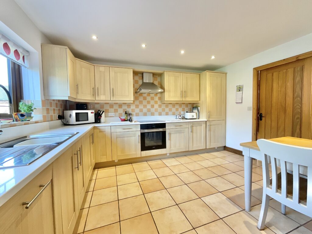 Top Lane, Beech, ST4