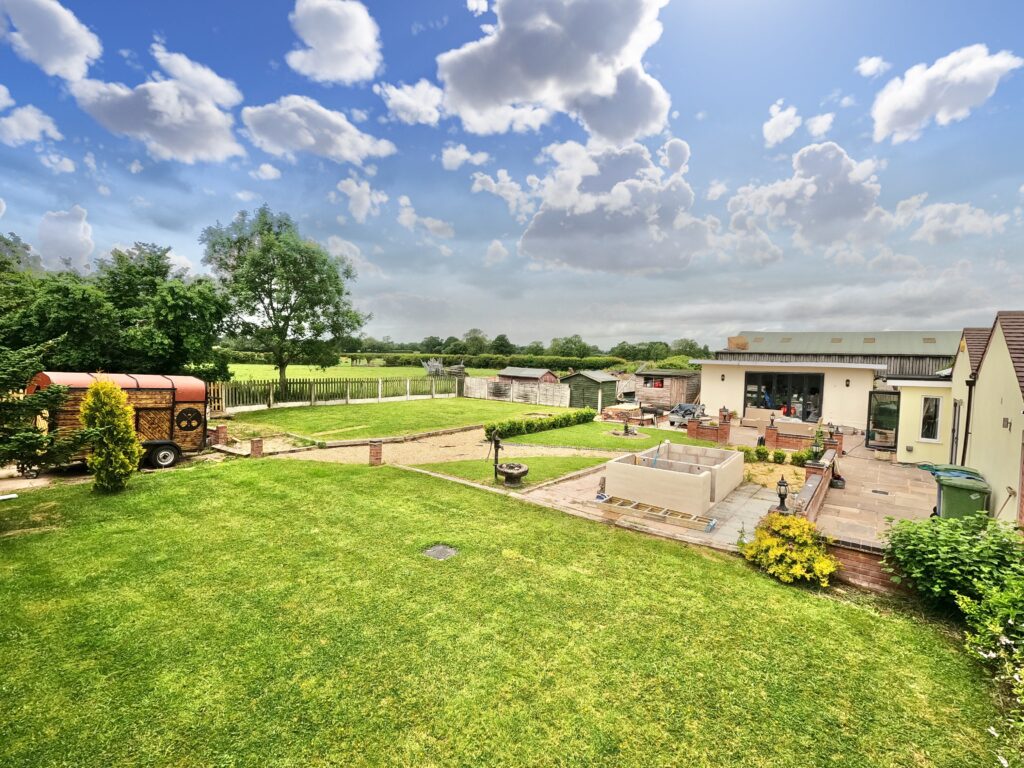 Woodhouse Lane, Haughton, ST18