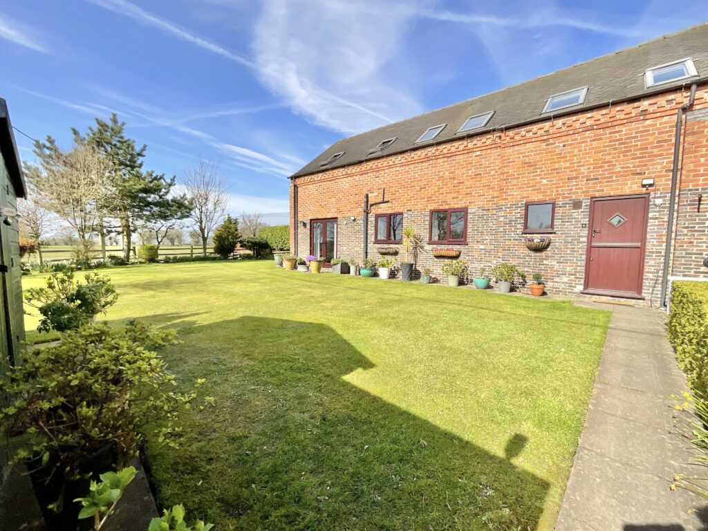 Top Lane, Beech, ST4