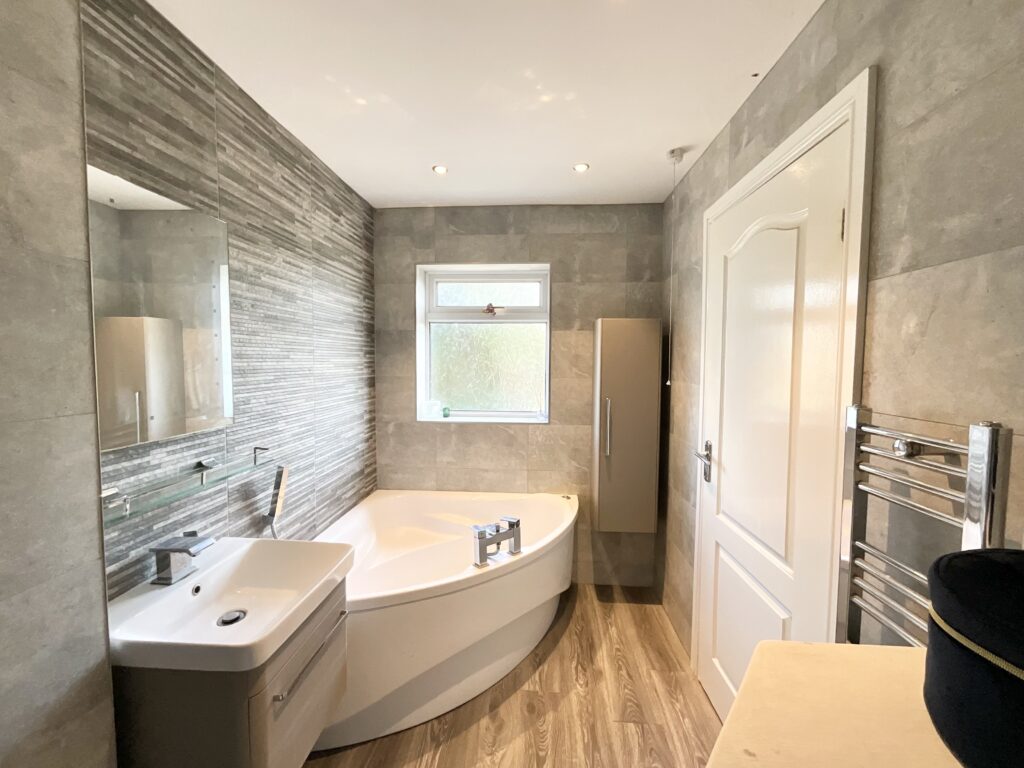 Breach Lane, Tean, ST10