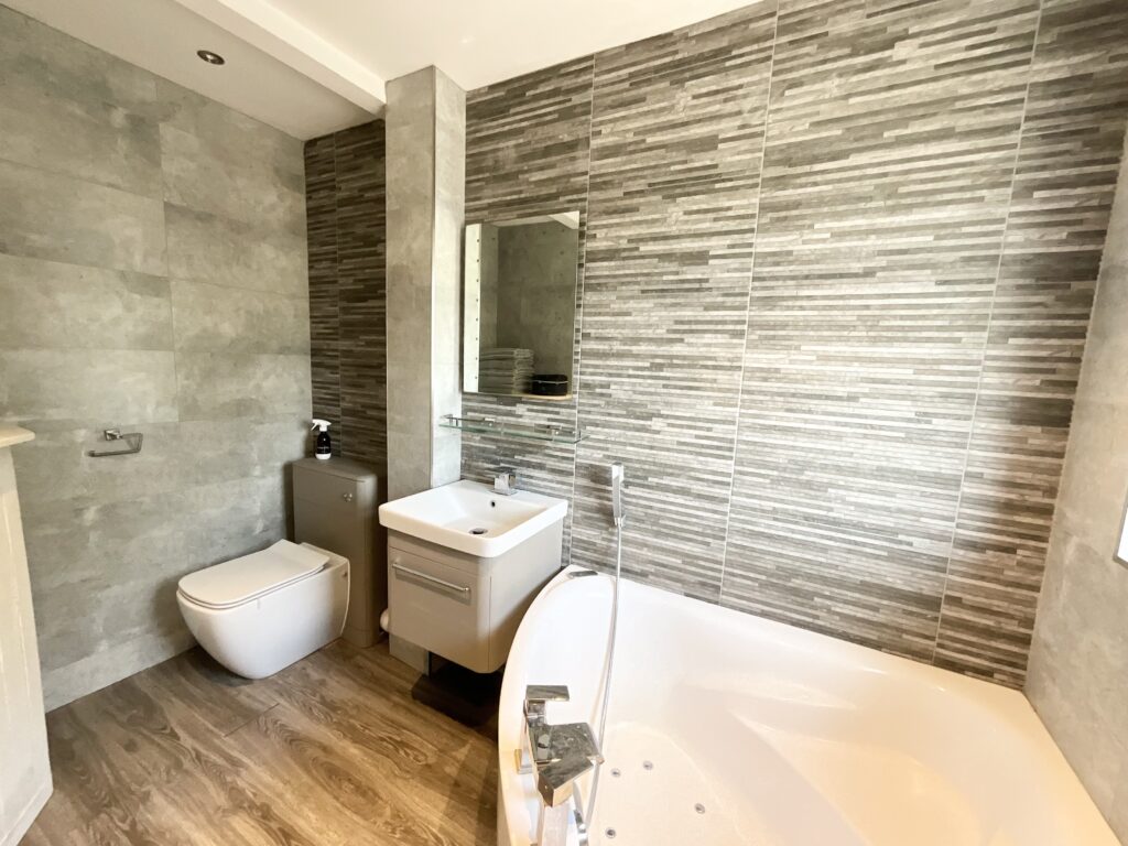 Breach Lane, Tean, ST10