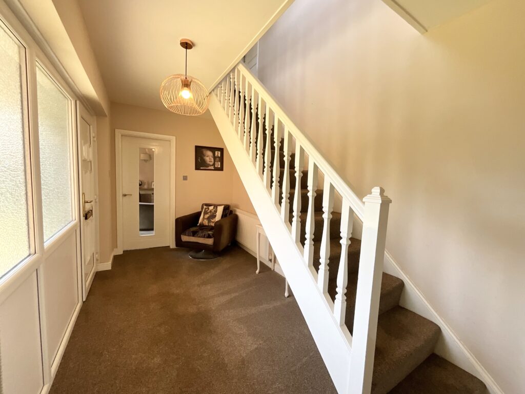 Breach Lane, Tean, ST10