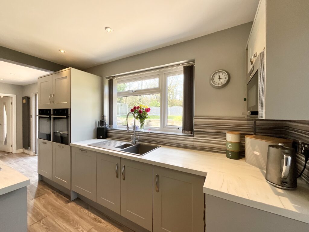 Breach Lane, Tean, ST10